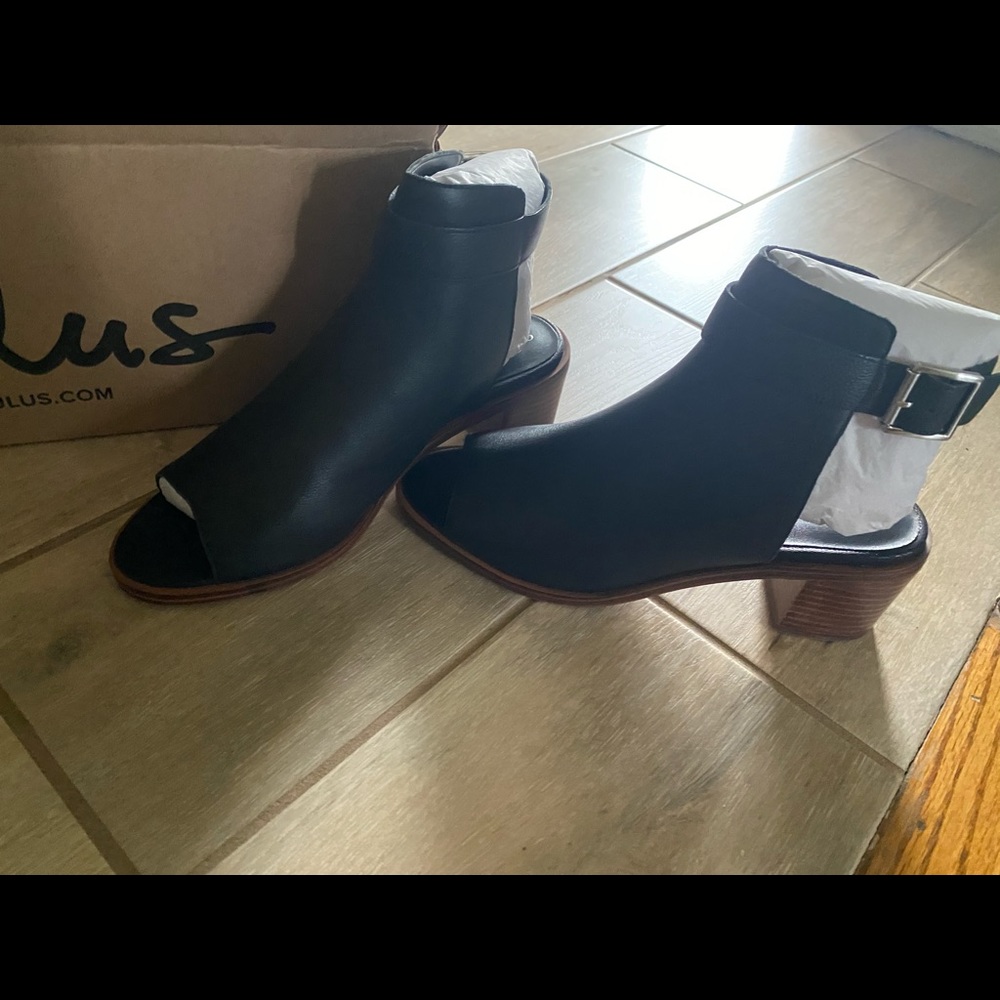 Lulus opened toe shoes